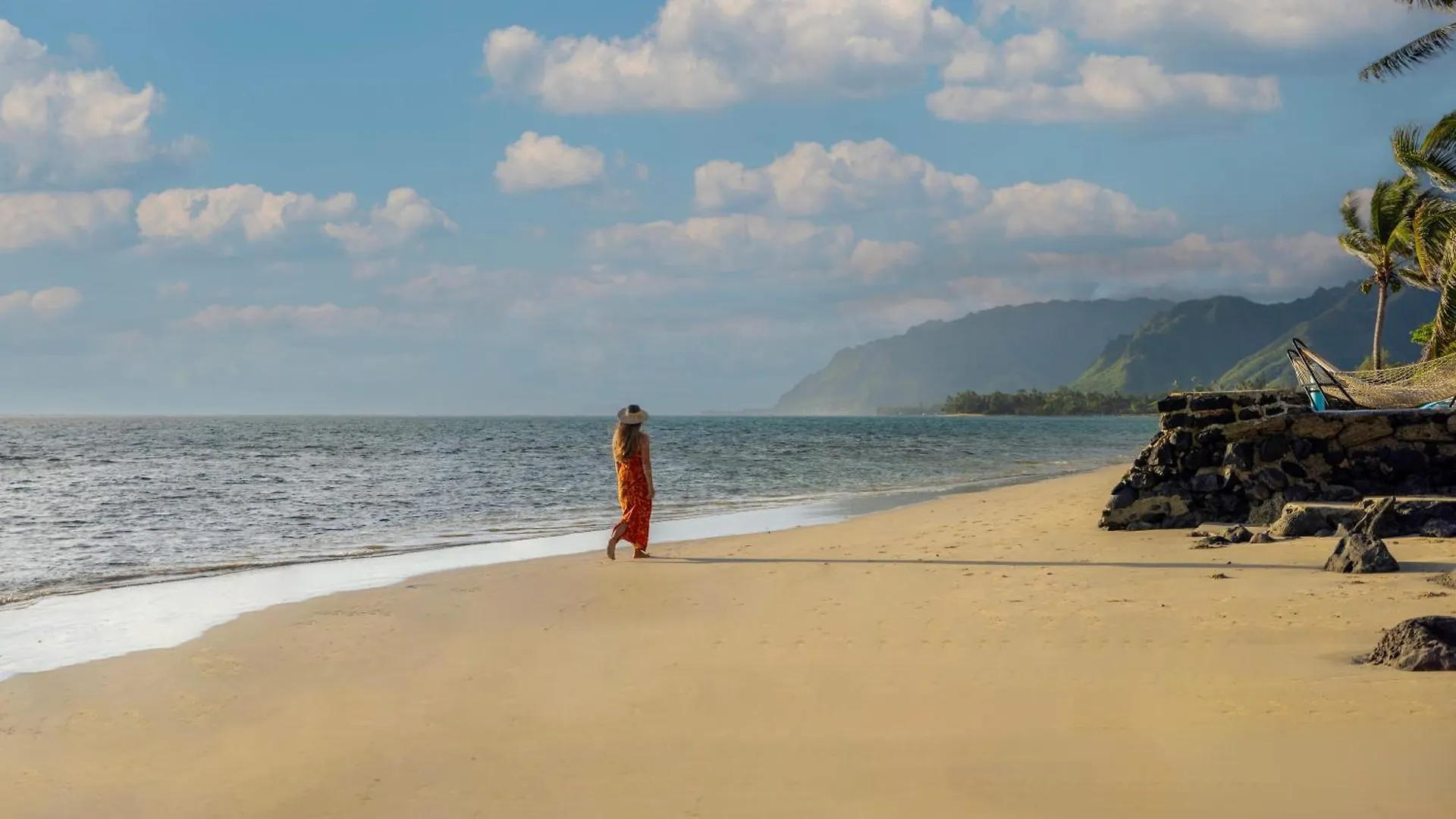 Ethereal Hawaii Beachfront Estate: Private Beach, Jacuzzis & Film Site Punaluu Villa