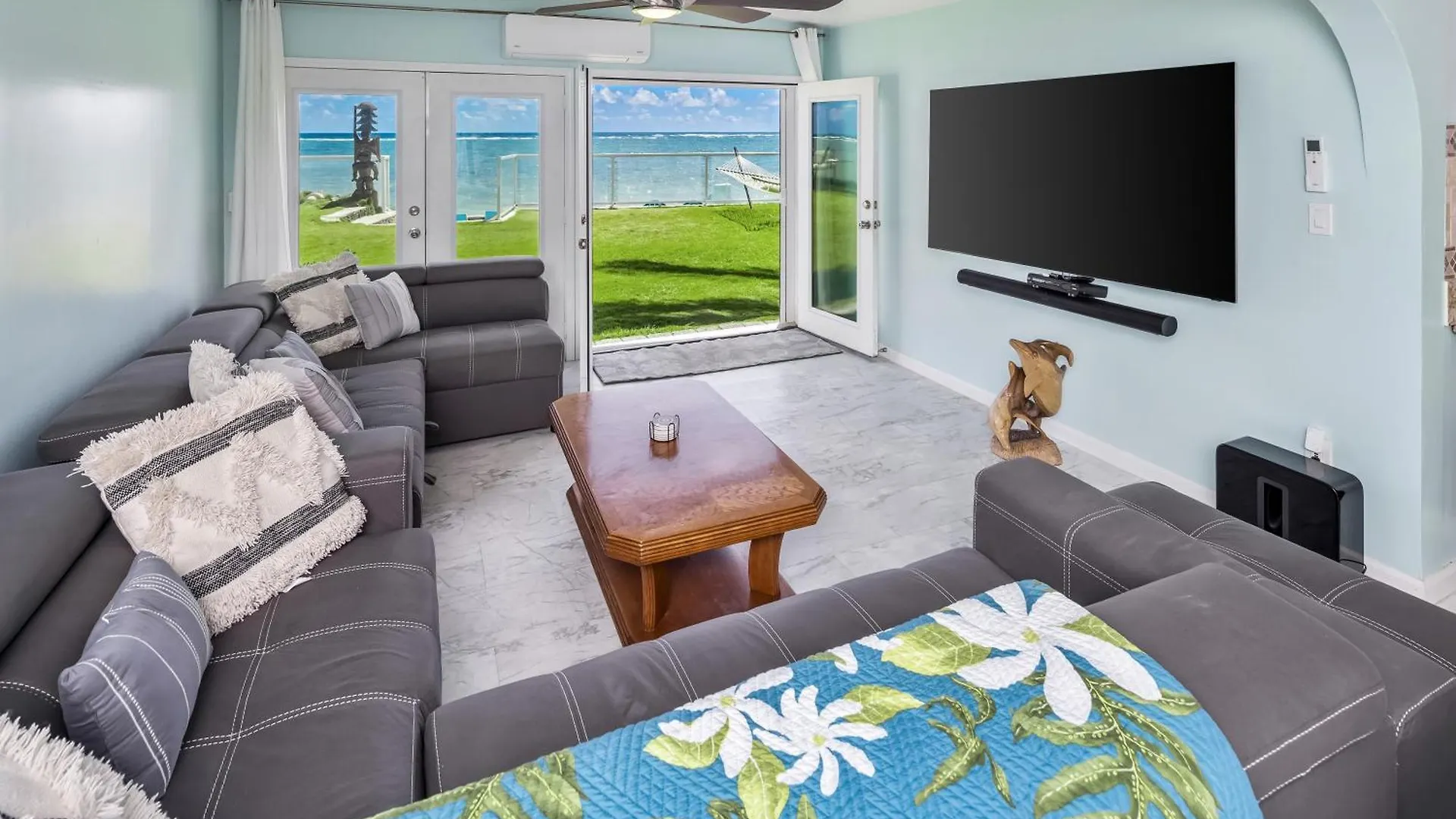 Ethereal Hawaii Beachfront Estate: Private Beach, Jacuzzis & Film Site Punaluu