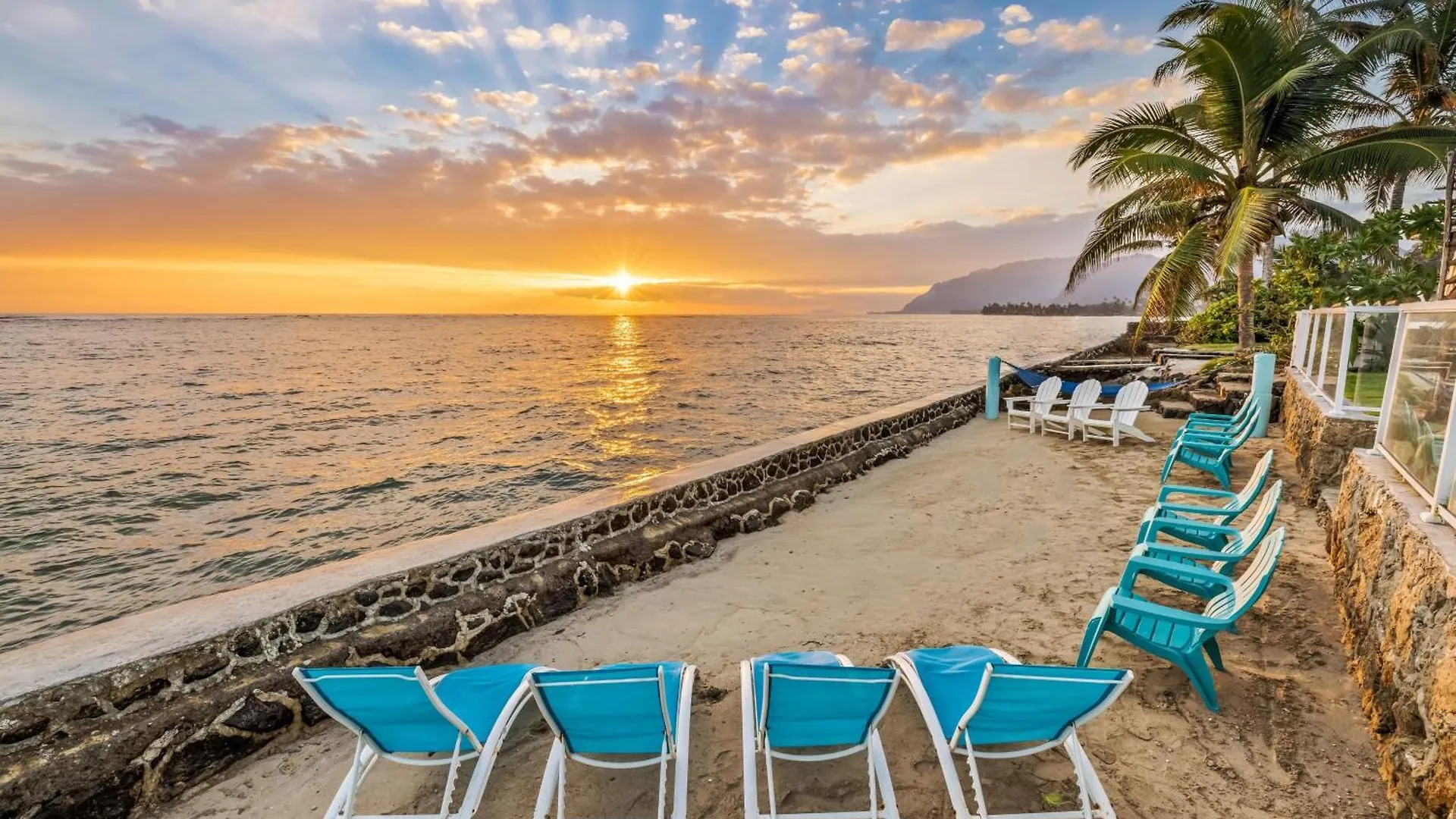 Villa Ethereal Hawaii Beachfront Estate: Private Beach, Jacuzzis & Film Site Punaluu