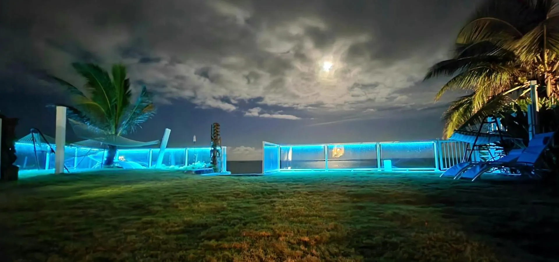 Ethereal Hawaii Beachfront Estate: Private Beach, Jacuzzis & Film Site Punaluu 0*,