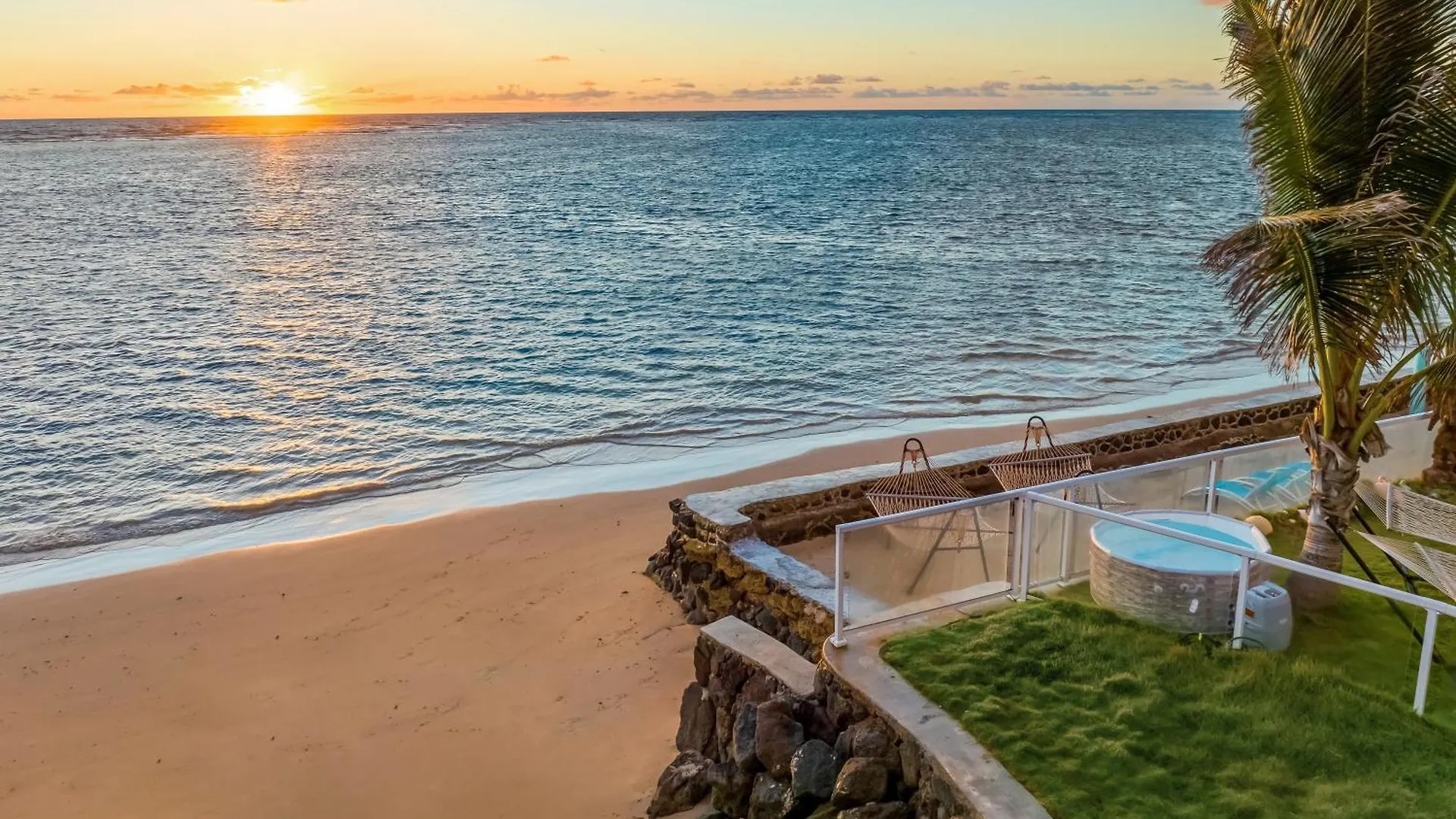 Villa Ethereal Hawaii Beachfront Estate: Private Beach, Jacuzzis & Film Site Punaluu United States