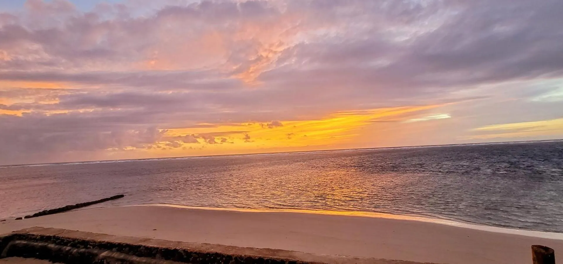 Ethereal Hawaii Beachfront Estate: Private Beach, Jacuzzis & Film Site Punaluu Villa