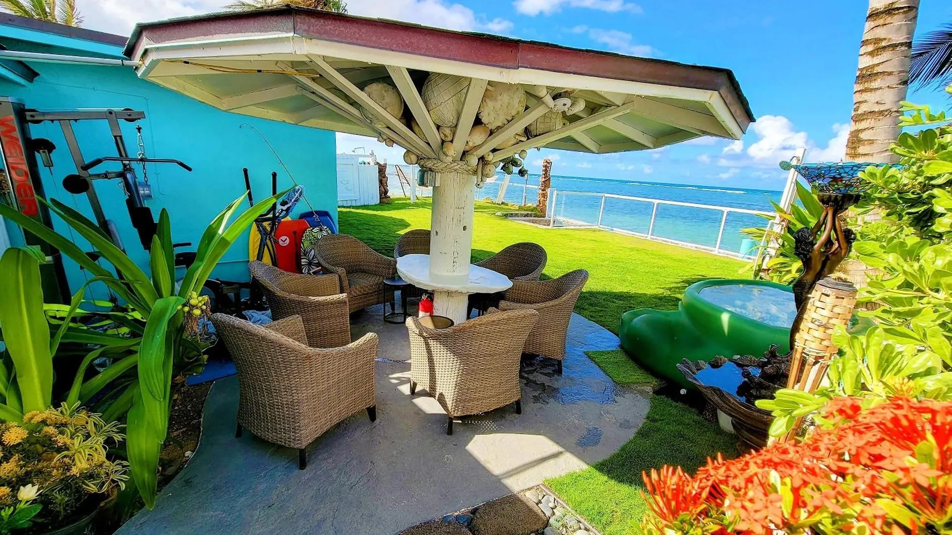 Villa Ethereal Hawaii Beachfront Estate: Private Beach, Jacuzzis & Film Site Punaluu United States